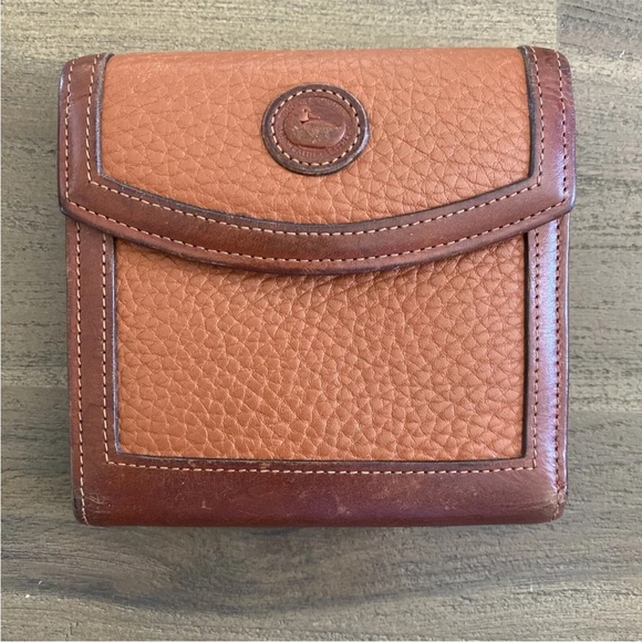 Dooney & Bourke Vintage Leather Taupe British Tan Card Wallet Kiss Lock - Picture 1 of 7